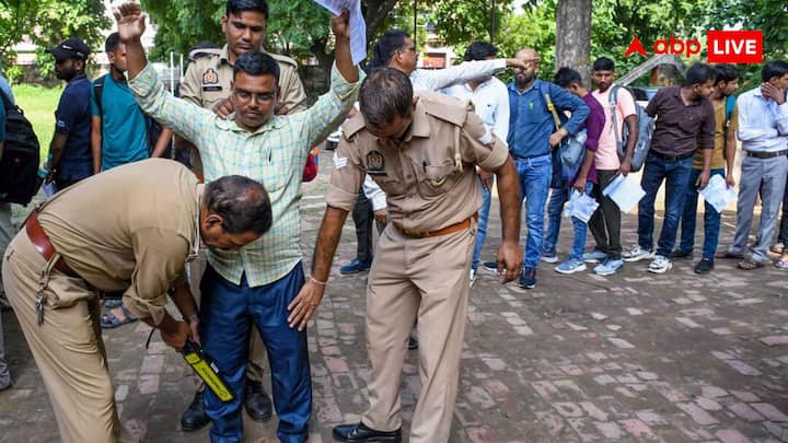रेलवे असिस्टेंट लोको पायलट भर्ती में आवेदन करने के लिए उम्मीदवारों की शैक्षणिक योग्यता और आयु तय की गई है. इसके अनुसार उम्मीदवार 10वीं पास के साथ आईटीआई या 10वीं पास के साथ इंजीनियरिंग डिप्लोमा या संबंधित इंजीनियरिंग स्ट्रीम में बीई/बीटेक होना चाहिए. वहीं आयु सीमा के अनुसार उम्मीदवार की न्यूनतम आयु 18 साल और अधिकतम आयु 30 साल होनी चाहिए. हालांकि सरकारी नियमों के अनुसार आरक्षित वर्ग जैसे OBC, SC, ST और पूर्व सैनिकों को अधिकतम आयु में छूट दी जाएगी, आयु की गणना 1 जुलाई 2026 के आधार पर की जाएगी.
