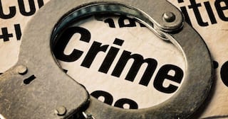 Ulhasnagar : महिलेचे केस कापले, गळ्यात चपलांचा हार घालत भर रस्त्यात धिंड; उल्हासनगरमध्ये जातपंचायतीकडून मानवतेला काळीमा