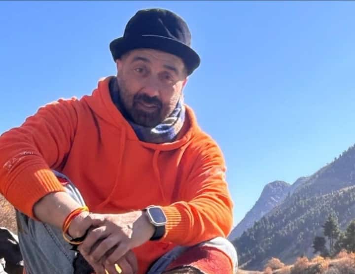 बॉलीवुड में सनी देओल के 'ये ढाई किलो का हाथ', 'तारीख पे तारीख', 'हिंदुस्तान जिंदाबाद' जैसे डायलॉग्स लोकप्रिय हैं. पर्दे पर दहाड़ने वाले सनी देओल असल जिंदगी में बहुत शर्मीले हैं. वो बहुत ही शांत स्वभाव के इंसान हैं.