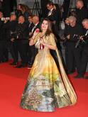 Cannes 2026: कौन हैं आरती खेतरपाल? कान्स में श्रीमद्भगवद्गीता लिए की एंट्री, अंदाज पर लोग हुए फिदा