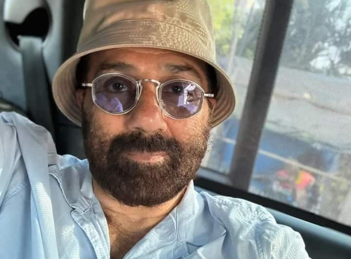 फिल्मी परिवार से ताल्लुक रखने के बावजूद सनी देओल ने एक्टिंग की बारीकियां सीखने के लिए विदेश जाने का फैसला किया. उन्होंने इंग्लैंड के बर्मिंघम स्थित 'ओल्ड वर्ल्ड थिएटर' से एक्टिंग की प्रोफेशनल ट्रेनिंग ली.