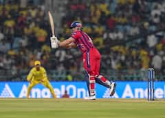 Mitchell Marsh : मिशेल मार्शकडून चेन्नईच्या गोलंदाजांची धुलाई , 90 धावांच्या खेळीनंतर मार्श विचित्र पद्धतीनं बाद, नेमकं काय घडलं?