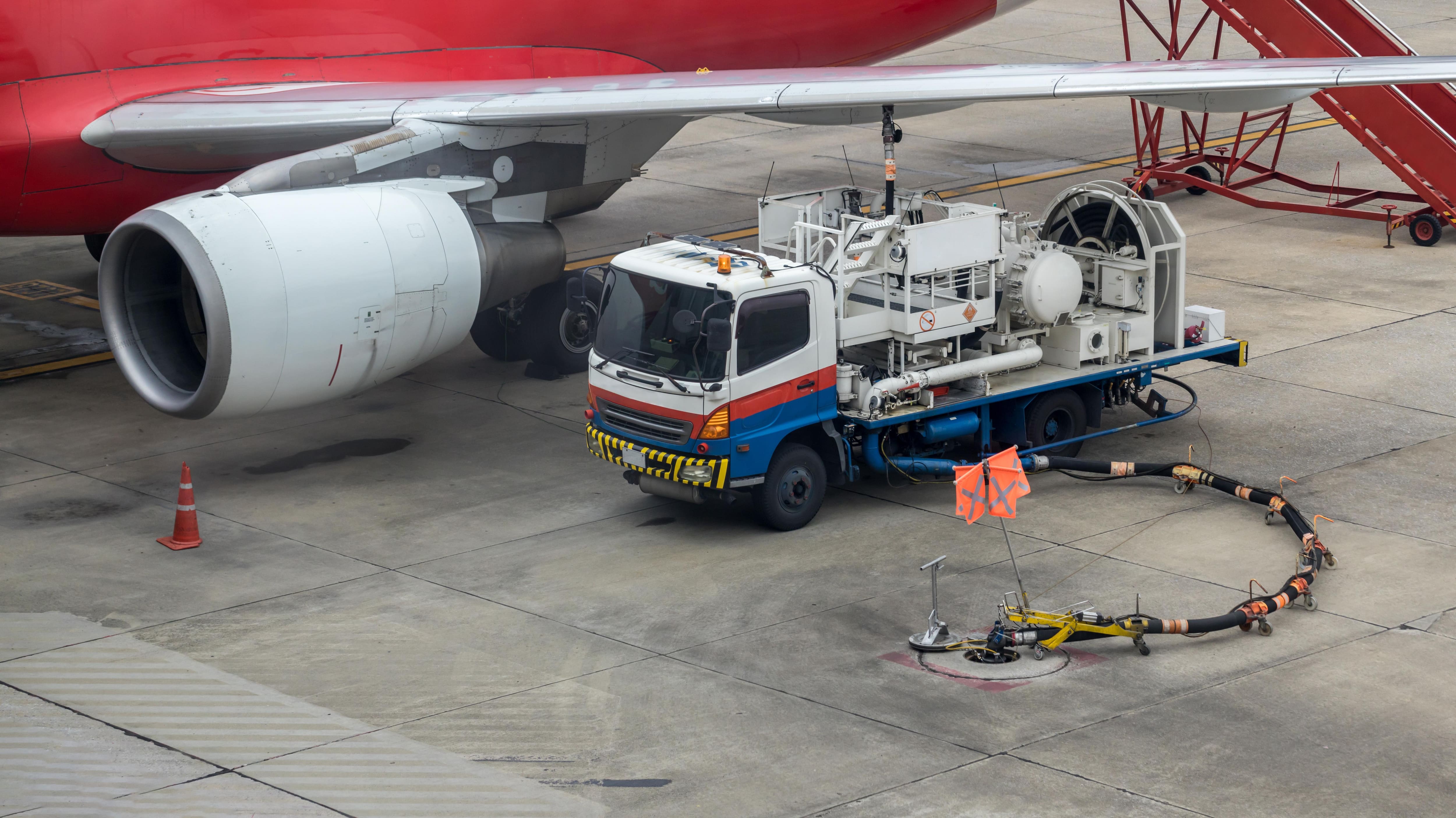 Aviation Fuel Crisis: విమానం ఒక్క ట్రిప్ వేస్తే ఎన్ని లక్షల రూపాయల ఇంధనం ఖర్చవుతుందో తెలుసా..? క్రూడ్ సంక్షోభం ఎఫెక్ట్ ఏ రేంజ్‌లో ఉందంటే..