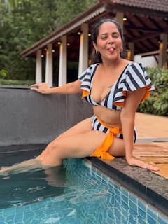 Anasuya Bikini Photos: బికినిలో అనసూయ... ప్రేక్షకులకు బర్త్ డే ట్రీట్