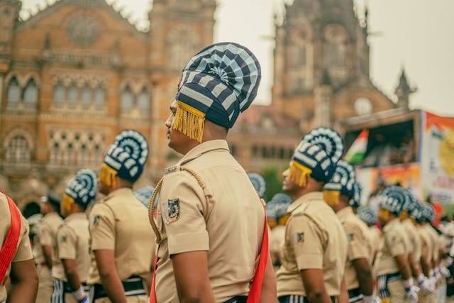 इन पदों पर कैंडिडेट्स के लिए सिलेक्शन के लिए लिखित परीक्षा और शारीरिक मापदंड परीक्षा का आयोजन होगा. लिखित परीक्षा में कैंडिडेट्स को 100 अंकों के 100 MCQ सवाल पूछे जाएंगे.