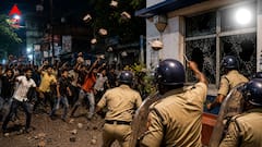 ধর্মস্থানে মাইকের আওয়াজ কমাতে বলায় বিরাট অশান্তি জাহাঙ্গির মহল্লায়, পুলিশকে লক্ষ্য করে পাথর