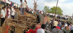 भिवंडी-अहिल्यानगर बसचा भीषण अपघात, एसटीचा भुगाच; चालकासह एका प्रवाशाचा मृत्यू, 20 जण जखमी