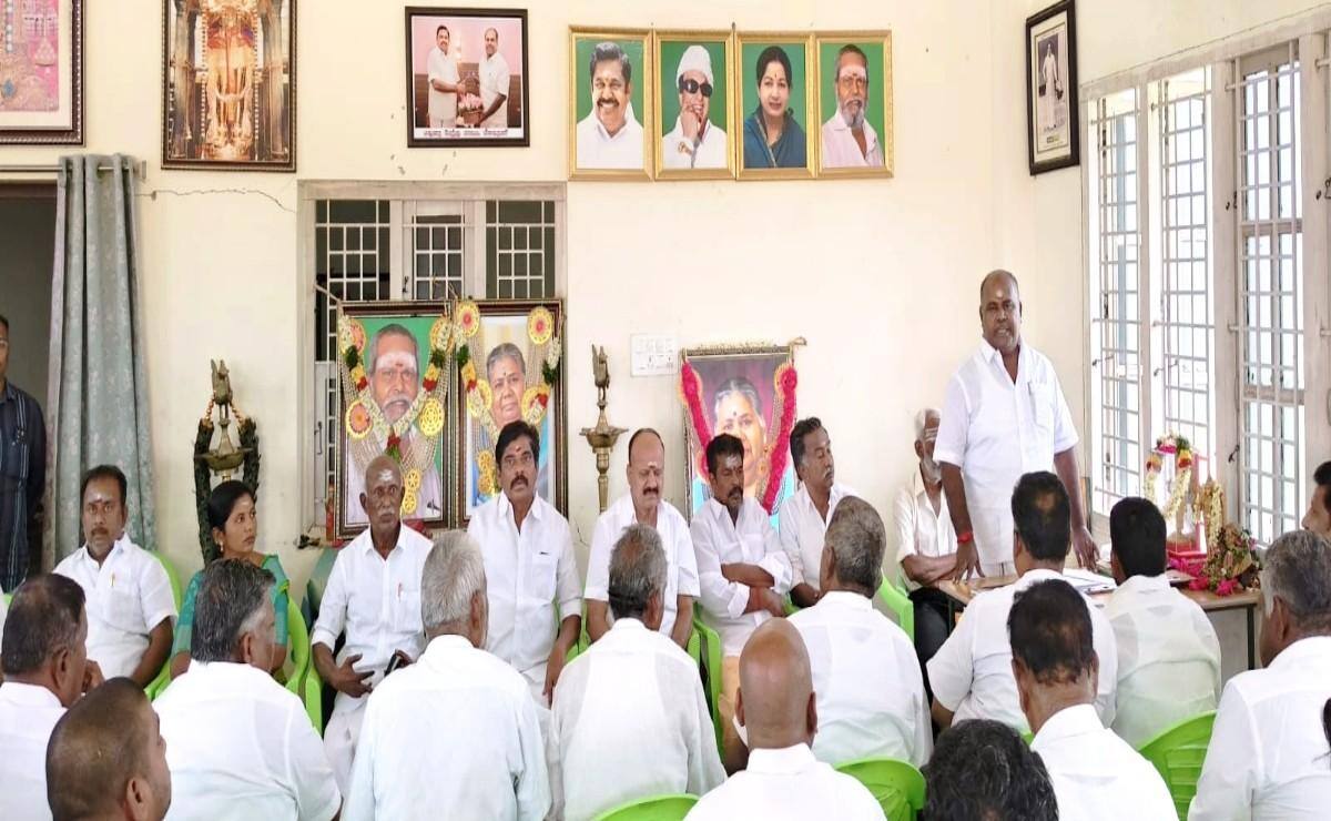 தமிழ்நாடு தற்போது அரசு நிர்வாகம் ஸ்தபித்துள்ளது.. விஜய் ஆட்சி குறித்து ஆர்.பி.உதயகுமார் விமர்சனம் !