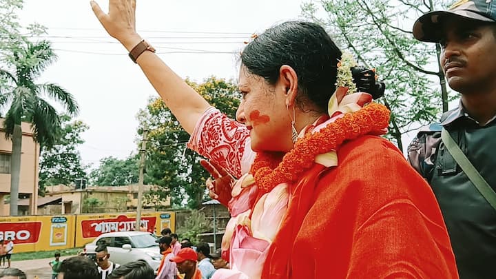 দূরপাল্লা হোক বা স্বল্প দূরত্ব—সব ধরনের সরকারি বাসেই মহিলাদের কোনও ভাড়া লাগবে না; পাশাপাশি নতুন ইলেকট্রিক বাস আনার কথাও ঘোষণা।