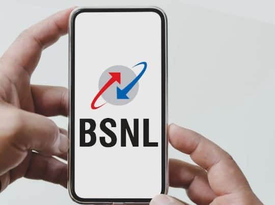 BSNL લાંબા વેલિડિટી સાથે અનેક સસ્તા રિચાર્જ પ્લાન ઓફર કરે છે. સરકારી ટેલિકોમ કંપનીએ તેના વપરાશકર્તાઓ માટે 5 મહિના (150 દિવસ) ની વેલિડિટી સાથે સસ્તો રિચાર્જ પ્લાન લોન્ચ કર્યો છે, જેમાં અનલિમિટેડ કોલિંગ અને ડેટા સહિત અન્ય ફાયદાઓ આપવામાં આવે છે.