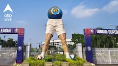 Yuvabharati Stadium: একটা কাটা পা তার ওপর ফুটবল! যুবভারতীর বাইরে মমতার নকশা করা মূর্তি ভেঙে ফেলার সিদ্ধান্ত