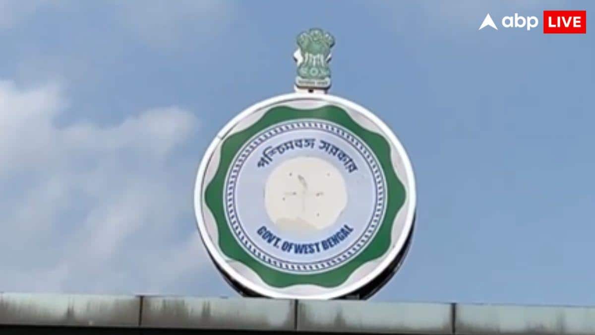 कोलकाता के सॉल्ट लेक स्टेडियम पर ममता बनर्जी ने लगवाया था विश्व बांग्ला का लोगो, शुभेंदु सरकार ने हटाया