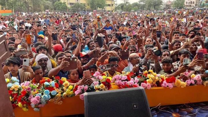দ্বিতীয় মন্ত্রিসভার বৈঠকে ১ জুন থেকে পশ্চিমবঙ্গের সমস্ত সরকারি বাসে মহিলাদের বিনামূল্যে যাত্রায় নীতিগত অনুমোদন দিল সরকার।