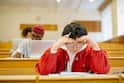 Student Mental Stress: छात्रों में मानसिक तनाव के शुरुआती लक्षण कैसे पहचानें पैरेंट्स? दिक्कत से पहले हो जाएं अवेयर