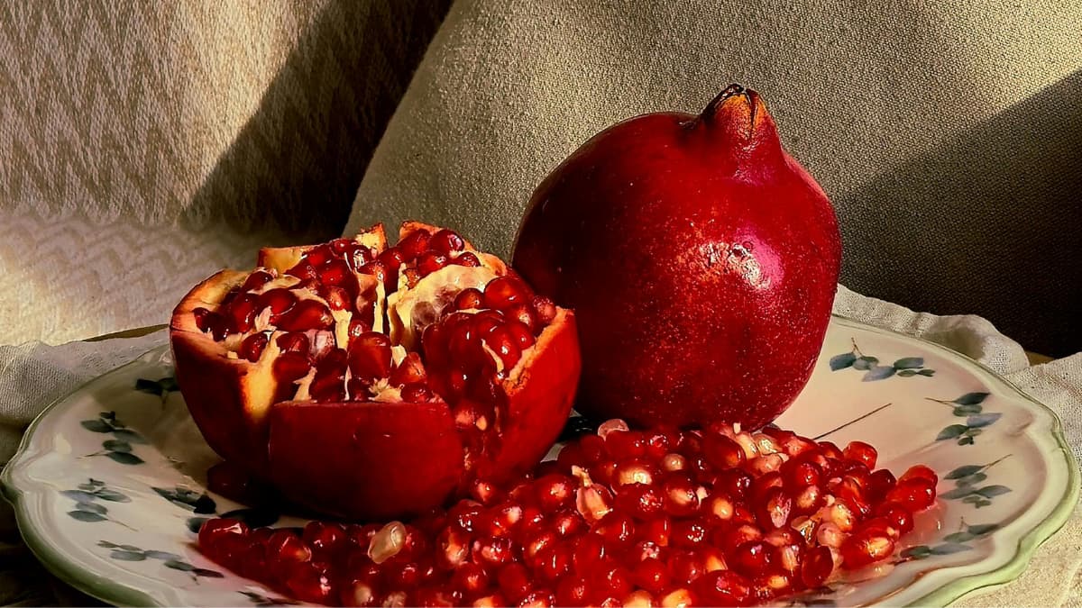 8 Nutrient-Rich Foods That May Help Slow Down Ageing Naturally And Keep Your Skin Glowing
