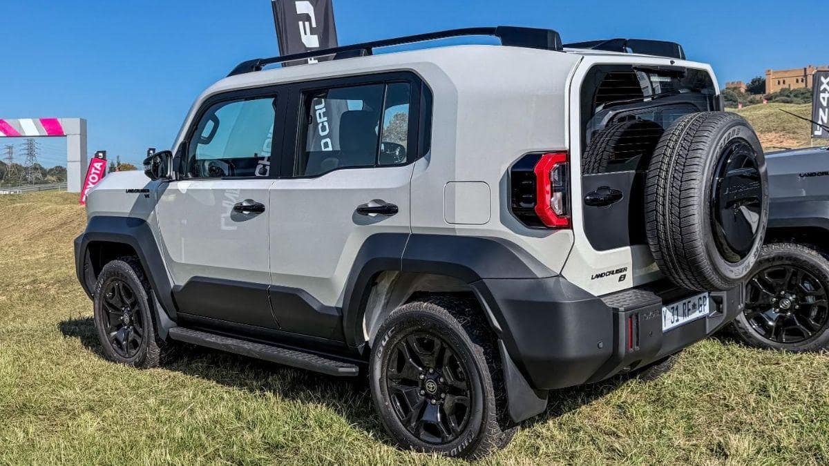 Toyota Upcoming Cars: டொயோட்டாவின் புது மெனு..! உள்ளூரிலேயே ரெடியாகும் 5 கார்கள், SUV, MPV, ஹைப்ரிட், EV - கம்மி விலை