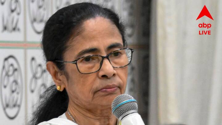 কিন্তু, মমতা বন্দ্য়োপাধ্য়ায় এই মামলা করলেও, ধর্ষণের মামলা রুজু করেই তদন্ত শুরু করে তাঁর পুলিশ। জানা যায়, অভিযোগকারিণীর স্বামী যিনি সিপিএম করেন বলে মমতা বন্দ্যোপাধ্যায় দাবি করেছিলেন, ১১ বছর আগেই তাঁর মৃত্যু হয়েছে!