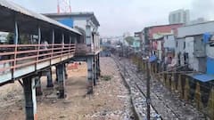 Mumbai Bandra Slum Action: वांद्र्यातील गरीब नगरच्या झोपडपट्टीवर मोठी कारवाई, दाटीवाटीने उभ्या असलेल्या झोपड्या जमीनदोस्त होणार, मोठा पोलीस फौजफाटा तैनात