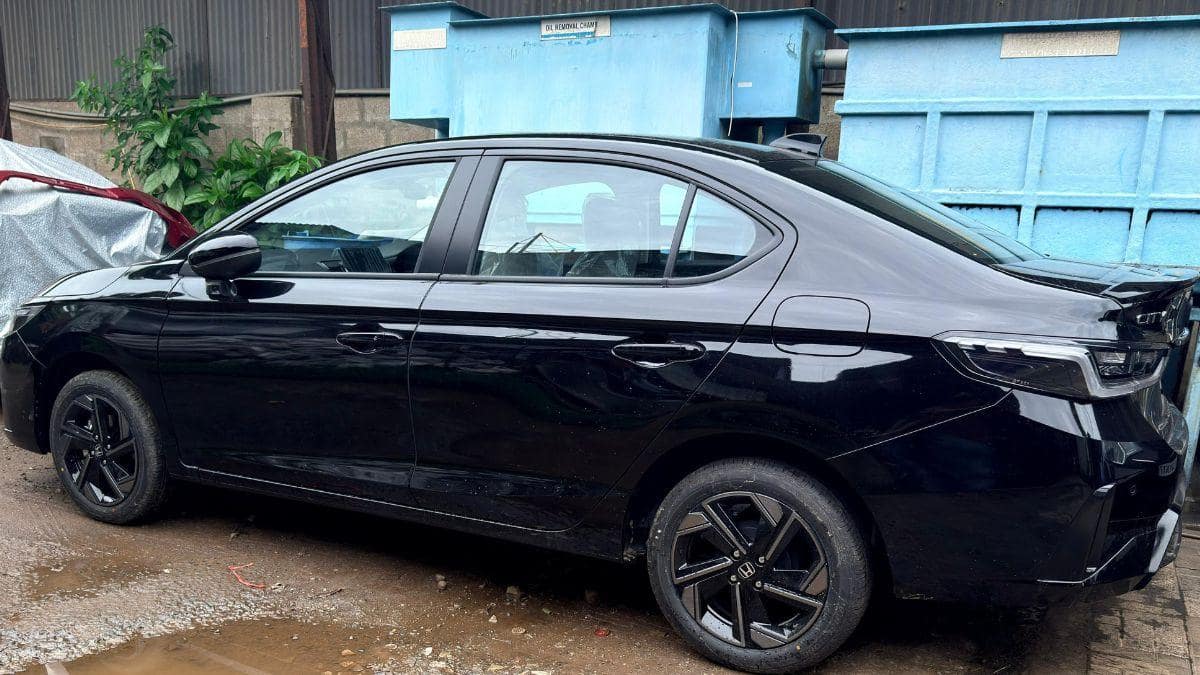 Honda City Facelift: హోండా సిటీ ఫేస్‌లిఫ్ట్ సరికొత్త లుక్ - డీలర్‌షిప్స్‌లో సందడి చేస్తున్న లగ్జరీ సెడాన్ కార్