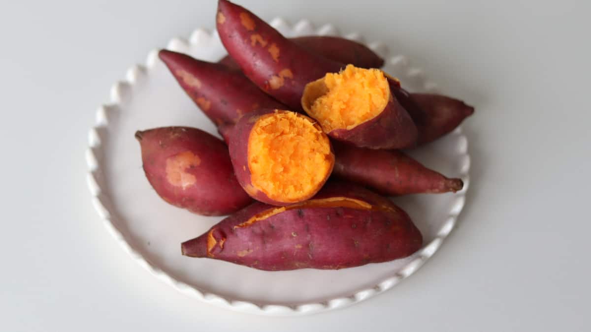 8 Nutrient-Rich Foods That May Help Slow Down Ageing Naturally And Keep Your Skin Glowing