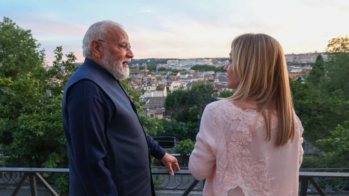 Modi In Italy: మెలోనీకి ‘మెలొడీ’ చాక్లెట్లు ఇచ్చిన మోదీ.. ఇంటర్నెట్‌ను షేక్ చేస్తున్న క్రేజీ పిక్స్!