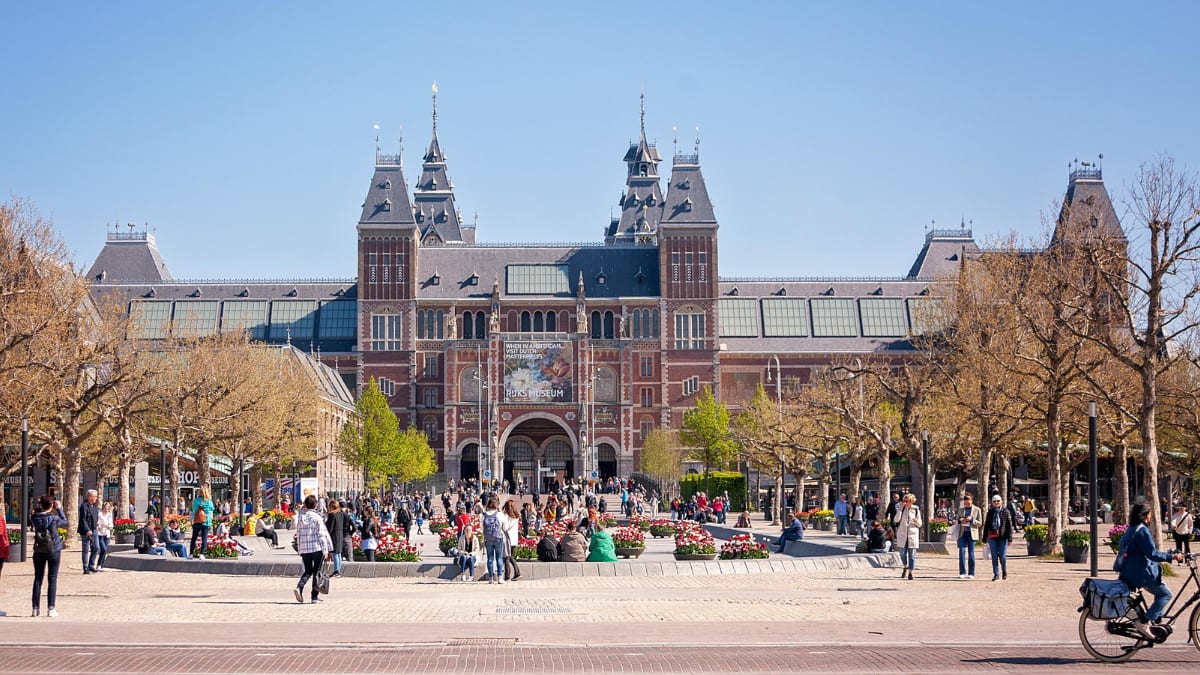 7 Stunning Tourist Destinations That Don't Allow Mobile Phones