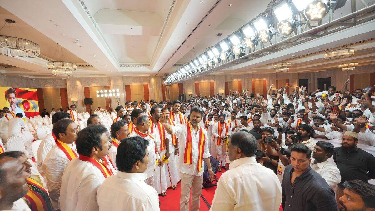 TN Cabinet: இஸ்லாமியர், ரசிகர் மன்ற நிர்வாகிகள், டெல்டாக்காரர் - CM விஜயின் புதிய அமைச்சரவை பட்டியல் ரெடி?