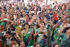 Ladki Bahin Yojana :  मार्च एप्रिलच्या हप्त्याच्या 3000 रुपयांची वाट पाहणाऱ्या लाडक्या बहिणींसाठी गुड न्यूज, महत्त्वाचा शासन निर्णय जारी