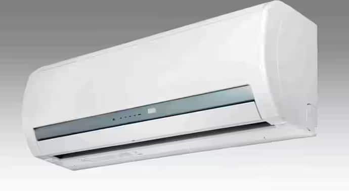 AC Tips: ગરમી વધતાં એર કંડિશનર પ્રાથમિક જરૂરિયાત બની જાય છે. ઘણા ઘરોમાં રૂમને ઠંડુ રાખવા અને ગરમીથી રાહત આપવા માટે એર કંડિશનર દિવસ-રાત સતત ચાલે છે. જો કે, લોકો ઘણીવાર એવી ભૂલ કરે છે જે લાંબા ગાળે ખતરનાક સાબિત થઈ શકે છે. ઘણા લોકો થોડા સમય માટે ઘરની બહાર નીકળતી વખતે પણ એર કંડિશનર બંધ કરતા નથી, એવી આશામાં કે તેઓ પાછા ફરે ત્યાં સુધી રૂમ ઠંડુ રહેશે. એર કંડિશનરને સતત ચલાવવાથી મશીન પર દબાણ આવી શકે છે, જેના કારણે ઓવરહિટીંગ જેવી સમસ્યાઓ ઊભી થાય છે.