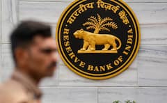 RBI : आरबीआयचा दणका, सातारा जिल्ह्यातील यशवंत सहकारी बँकेचा परवाना रद्द,  ठेवीदारांच्या ठेवींचं काय होणार?