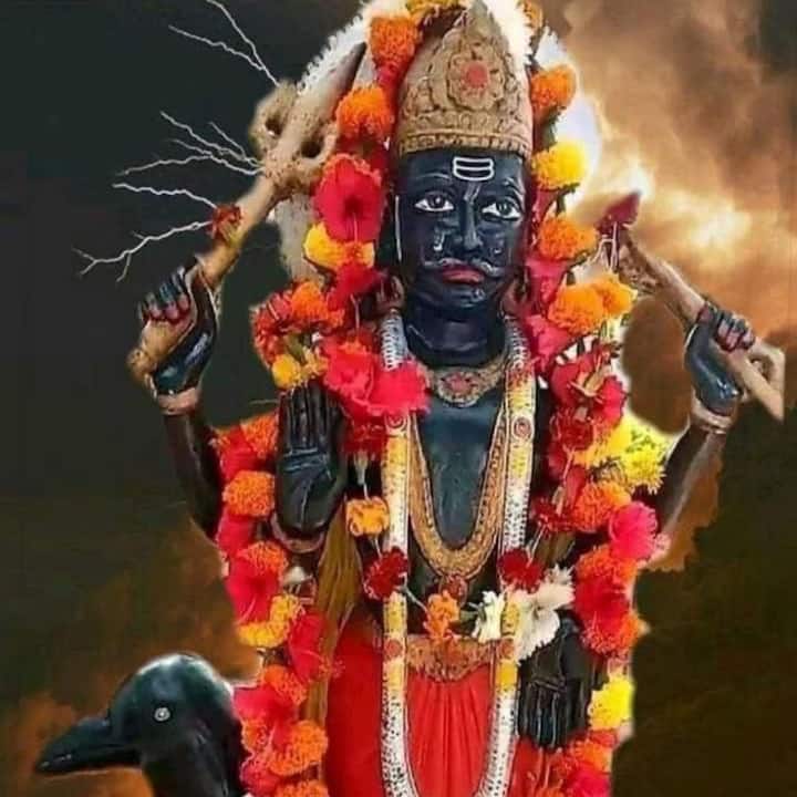 জ্যোতিষশাস্ত্র মতে, শনির মার্গী গতি শুধুমাত্র একটি গ্রহগত পরিবর্তন নয়, এটি কর্মফল পাওয়ারও সময়। যারা দীর্ঘদিন ধরে ধৈর্য ও পরিশ্রমের সঙ্গে কাজ করেছেন, তাঁরা এই সময়ে ইতিবাচক ফল পেতে পারেন।