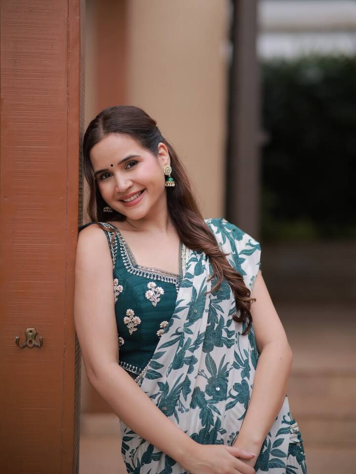 इस शो में उन्होंने आनंदी (अविका गौर) की बचपन की दोस्त यानी चंपा का किरदार निभाया था. अपनी मासूमियत से उन्होंने दर्शकों का दिल जीत लिया और लोगों के दिलों में खास जगह बना ली.