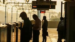 Delhi Metro Daily Expense: दिल्ली मेट्रो के लिए हर दिन‌ कितने लाख रुपये खर्च करती है सरकार, जानें हर दिन कितनी है कमाई?