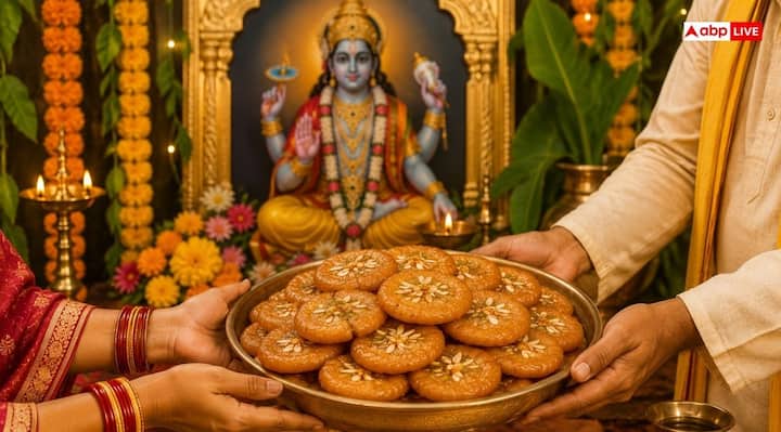 मान्यता है कि, अधिकमास में 33 मालपुआ का दान कांसे के पात्र में ही करना चाहिए. इससे पितृ दोष और दरिद्रता दूर होती है. साथ ही 33 मालपुए के दान से जीवन में खुशहाली आती है.