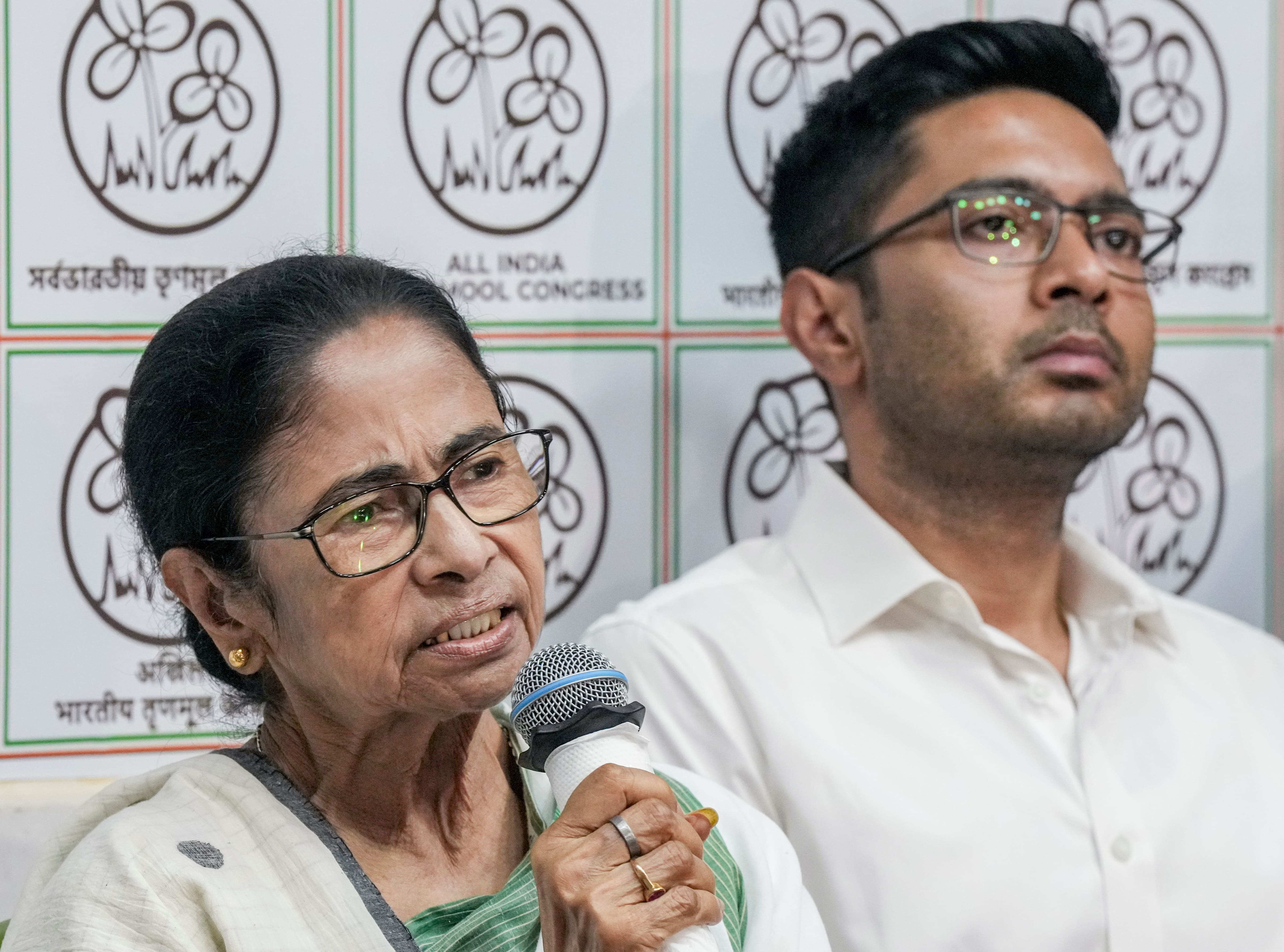সর্বস্তরে পুঞ্জীভূত ক্ষোভের বহিঃপ্রকাশ