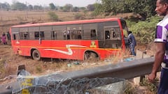 Accident News: बस कठडे तोडून शेतात पलटली; गडचिरोलीत 7 महिन्यांच्या चिमुकल्यासह तिघांचा मृत्यू, मदतीसाठी आरडाओरड गोंधळ, खिडक्या फोडून...