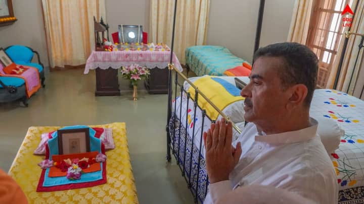 রাজ্যের মুখ্যমন্ত্রী হওয়ার এই প্রথমবার আজই বেলুড় মঠে যান শুভেন্দু অধিকারী। সেখানে মহারাজদের সঙ্গে দেখা করে প্রণাম করেন মুখ্যমন্ত্রী।