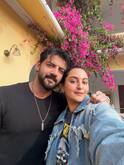 Sonakshi Sinha Love Story: सलमान की पार्टी में मुलाकात, फिर मुस्लिम बॉयफ्रेंड जहीर इकबाल से शादी, बेहद फिल्म है सोनाक्षी की लव स्टोरी