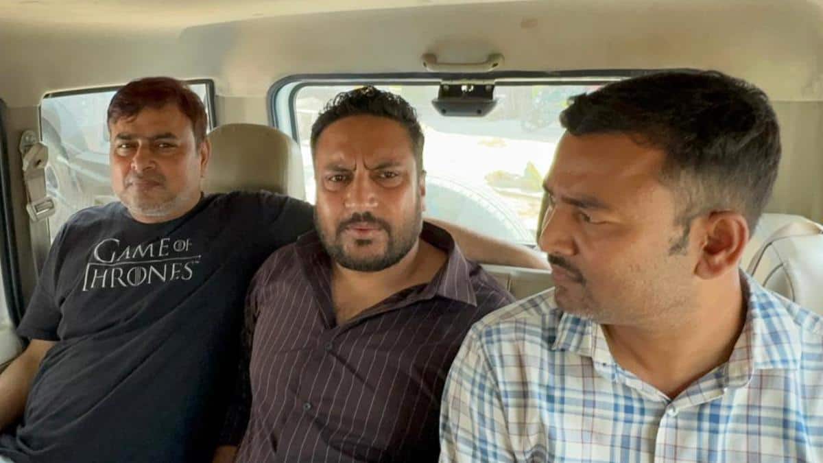 रोहतास में निगरानी की बड़ी कार्रवाई, CO सहित 3 गिरफ्तार, कोई ले रहा था 20 हजार घूस तो कोई 3 लाख