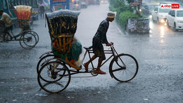 मानसून आमतौर पर 1 जून तक केरल के तट के आसपास के इलाकों तक पहुंच जाता है. हिंद महासागर से उठने वाली नमी से भरी हवाएं पश्चिमी घाट से टकराती हैं, जिस वजह से जोरदार बारिश होती है और पूरे भारत की मुख्य भूमि में बारिश के मौसम की आधिकारिक शुरुआत हो जाती है.