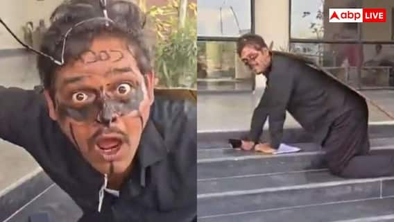 Cockroach Protest: मथुरा नगर निगम में कॉकरोच! यमुना की सफाई को लेकर 'जेन-Z' का अनोखा प्रोटेस्ट; देखें वीडियो Cockroach Protest: मथुरा नगर निगम में कॉकरोच! यमुना की सफाई को लेकर 'जेन-Z' का अनोखा प्रोटेस्ट; देखें वीडियो