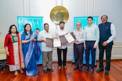 CSR నిధులతో గవర్నమెంట్ స్కూల్స్ ఆధునీకరణ.. రహేజా, రాంకీ, యశోద సంస్థలతో Telangana ప్రభుత్వం ఒప్పందం
