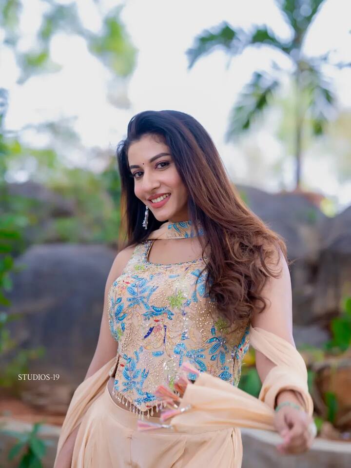 విష్ణు ప్రియా భీమనేని లేటెస్ట్ ఫోటోలు (Image Courtesy: vishnupriyabhimeneni / Instagram)