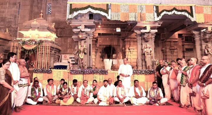 యాదగిరిగుట్ట టెంపుల్ సిటీని తిరుమల తిరుపతి దేవస్థానం (TTD) తరహాలో ఉన్నతంగా తీర్చిదిద్దే సంకల్పంతో ఈ ప్రాజెక్టులకు శ్రీకారం చుట్టారు. 15 ఎకరాల విస్తీర్ణంలో రూ. 43.80 కోట్ల అంచనా వ్యయంతో నిర్మించనున్న ఈ వేద పాఠశాలలో 300 మంది విద్యార్థులకు వసతితో కూడిన వేద విద్యను అందించనున్నారు.