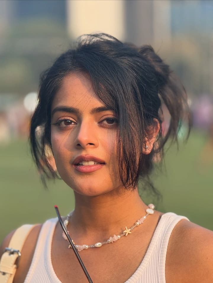 తెలుగు, హిందీ, మరాఠీ, మలయాళం సినిమాల్లో , కొన్ని వెబ్ సిరీస్ లో నటించింది రిద్ది కుమార్