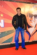 डेविड धवन की पार्टी में छाए सलमान खान, करण जौहर समेत इन सेलेब्स ने लूटी महफिल, देखें फोटोज