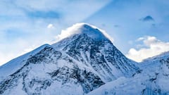 Mount Everest: এভারেস্ট জয়ের পর মর্মান্তিক মৃত্যু, পর্বতের কোলেই ঢলে পড়লেন দুই ভারতীয় পর্বতারোহী, নামানোই গেল না একজনকে