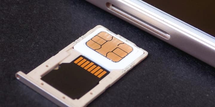 पिछले कुछ वर्षों में 5G नेटवर्क और e-SIM दोनों टेक्नोलॉजी तेजी से लोकप्रिय हुई हैं. इसी कारण लोगों के मन में यह धारणा बन गई कि e-SIM वाले फोन में इंटरनेट ज्यादा तेज चलता है. जबकि सच यह है कि दोनों तकनीकों का एक साथ आना सिर्फ एक संयोग है.
