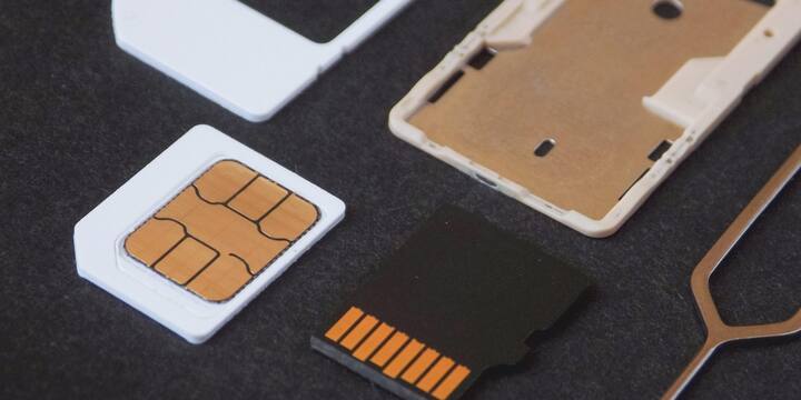 मोबाइल ऑपरेटर्स भी लगातार अपने नेटवर्क को अपग्रेड कर रहे हैं. 5G कवरेज बढ़ने के साथ इंटरनेट स्पीड में सुधार देखने को मिला है. हालांकि कई बार खराब नेटवर्क कवरेज, कमजोर सिग्नल या किसी एरिया में ज्यादा यूजर्स होने के कारण स्पीड कम हो सकती है. ऐसे में धीमे इंटरनेट का कारण e-SIM नहीं बल्कि नेटवर्क की स्थिति होती है.