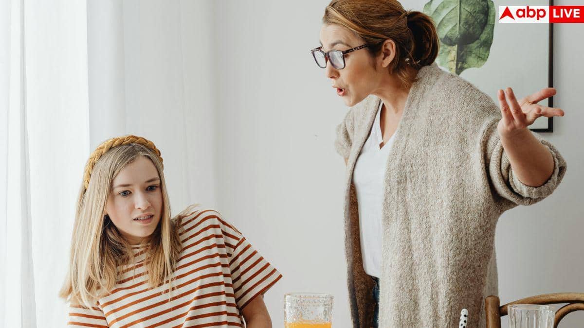 Family Relationships: पार्टनर से ज्यादा अटैच है बच्चा तो न लें टेंशन, एक्सपर्ट के ये पैरेंटिंग टिप्स आएंगे आपके काम